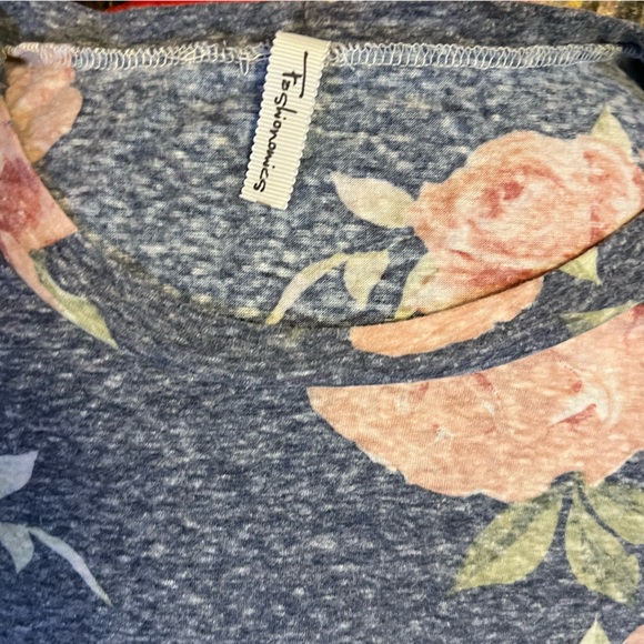 Fabletics shirt - Picture 2 of 3